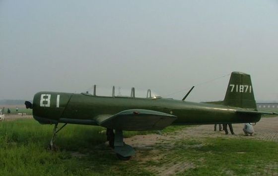 Modelo de avión de entrenamiento civil Nanchang CJ6