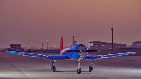 Modelo de avión de entrenamiento civil de vuelo CJ6