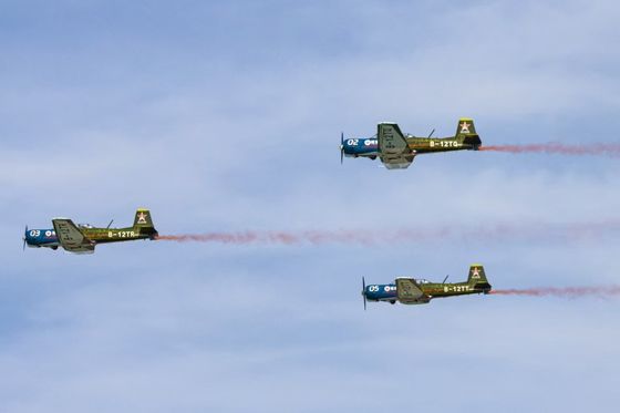 Modelo de avión de entrenamiento civil de vuelo CJ6