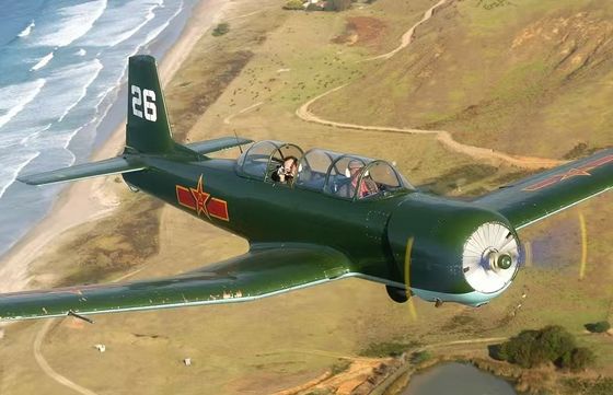 Modelo de avión de entrenamiento civil de vuelo CJ6