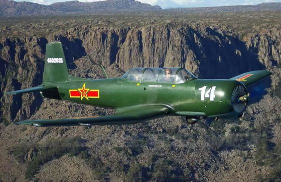 Modelo de avión de entrenamiento civil de vuelo CJ6