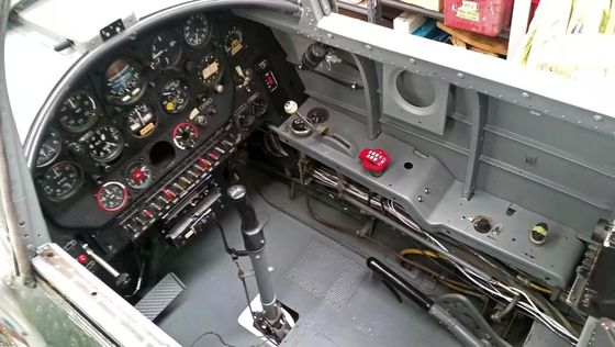 Modelo de avión de entrenamiento civil de vuelo CJ6