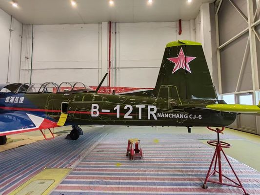 Modelo de avión de entrenamiento civil de vuelo CJ6