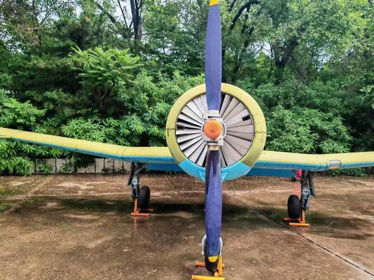 En stock aeronave civil modelo CJ6